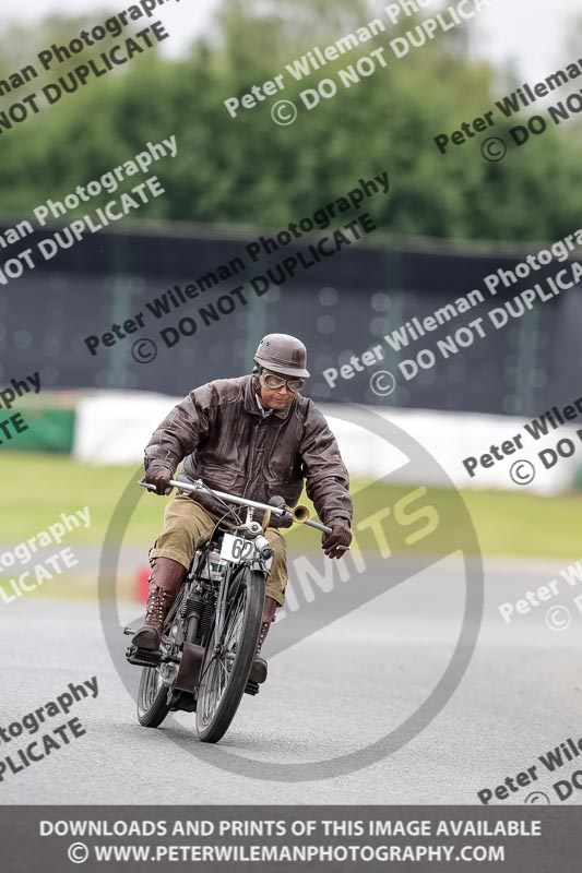 Vintage motorcycle club;eventdigitalimages;mallory park;mallory park trackday photographs;no limits trackdays;peter wileman photography;trackday digital images;trackday photos;vmcc festival 1000 bikes photographs